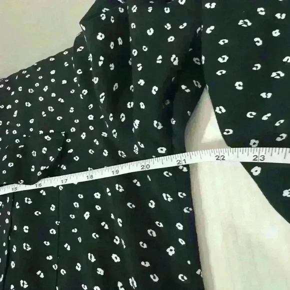 🔥 Black blouse with white floral dots size medium? - Picture 8 of 10